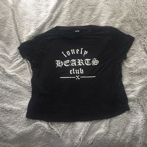Black cropped graphic tee